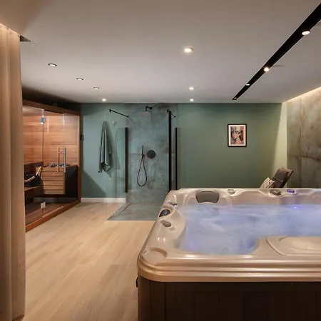 Brand New B63, Heated Pool And Wellness * פורץ