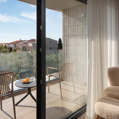 Brand New B63, Heated Pool And Wellness Vila